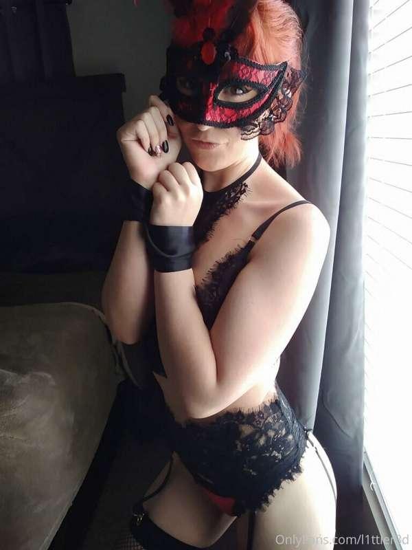 What if we met at a masquerade? 😘