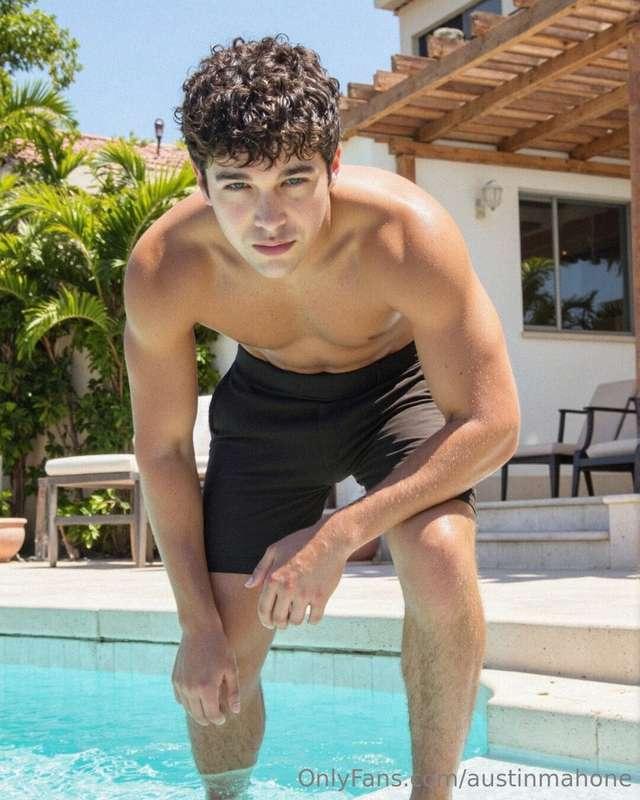 Who's ready for a dip with me? 💦