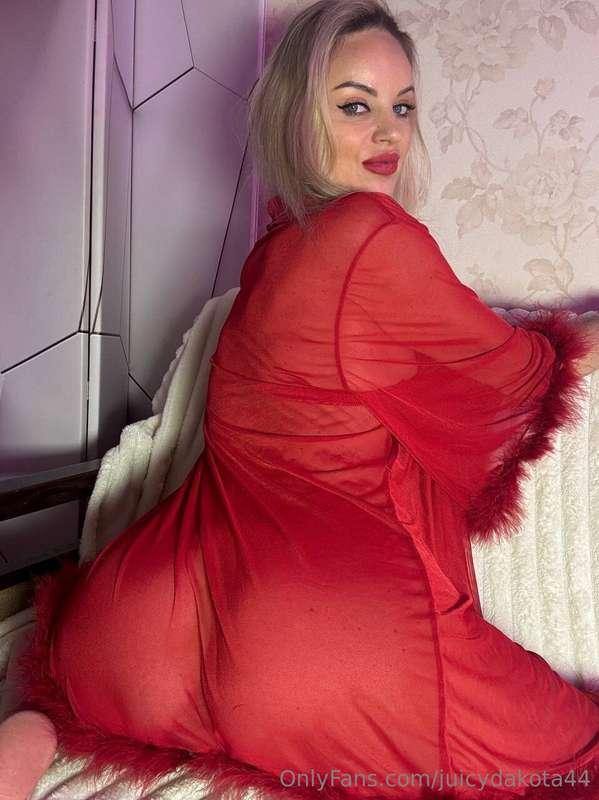 Your queen is getting ready to shower, how do you like my se..