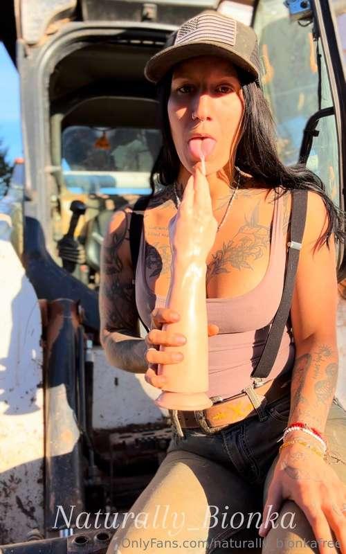 New anal video. Scroll down to see it. 💋