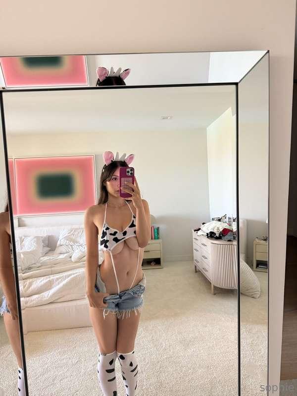 my mirror told me im hot today and yeah i do believe it but ..