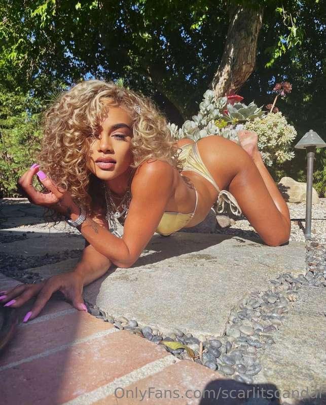 tight, blonde, and beautiful 😏