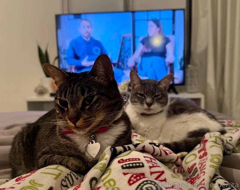 This is pretty much how my Saturday goes 🥰😁My little relaxat..