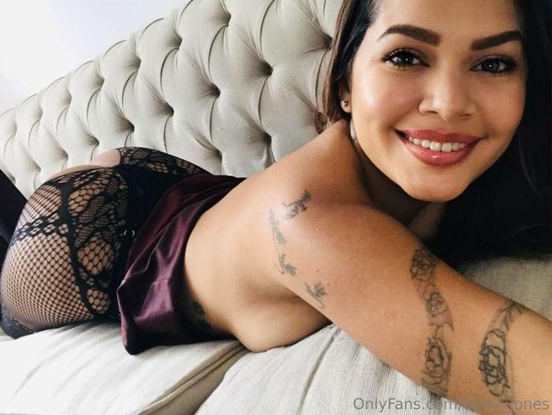 I'm ready.... do you dare to come play with me?🎁😝