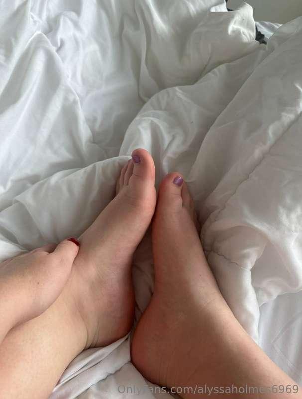 fresh out of the shower 🧼👣