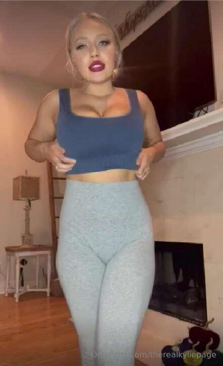 How fast do you think you can undress me? 