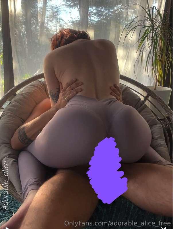 Do you know about my open crotch yoga pants? 🧘‍♀️Imagine zip..