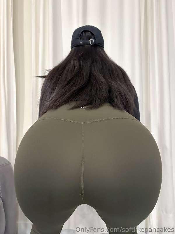 What the guys at the gym wish they could see 😋

( swipe to s..