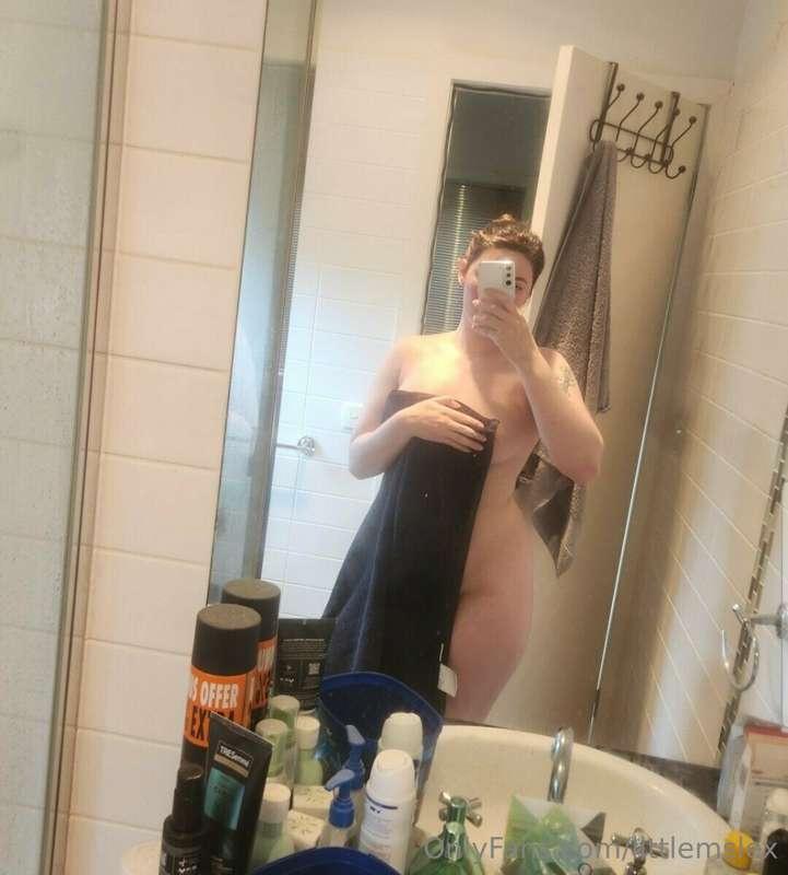 Been a while, enjoy a somewhat towel pic😘😜