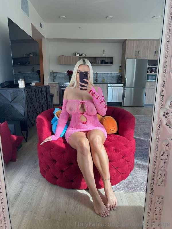 Hey, can you spread my legs please!🙈👅