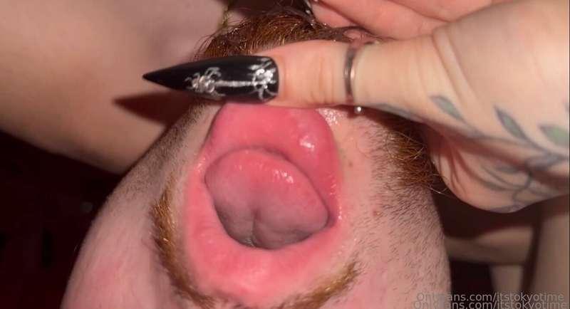 using his mouth for some sloppy head until i’m satisfied (wh..