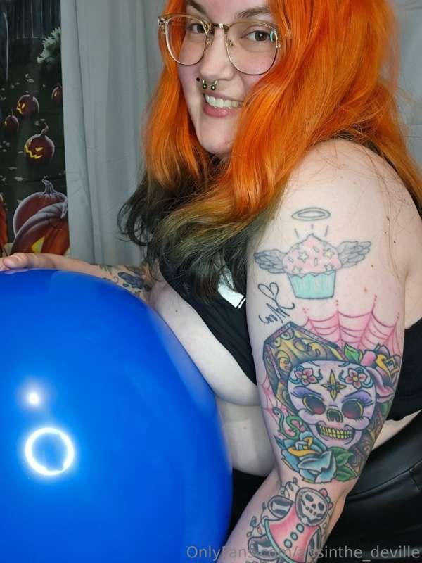 Just a girl who loves balloons!