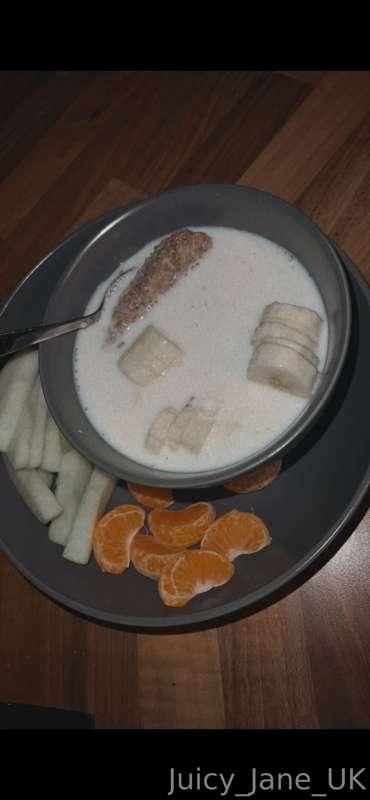 🍊 Food Porn Friday

ℹ️ Protein Weetabix + Fruit 

❓What’s yo..