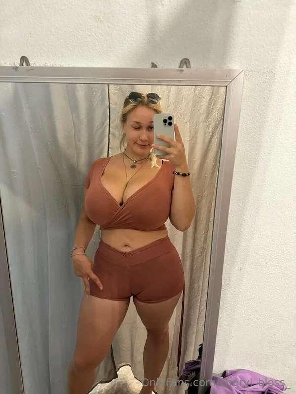 Does this top fit well enough on my boobs?👀