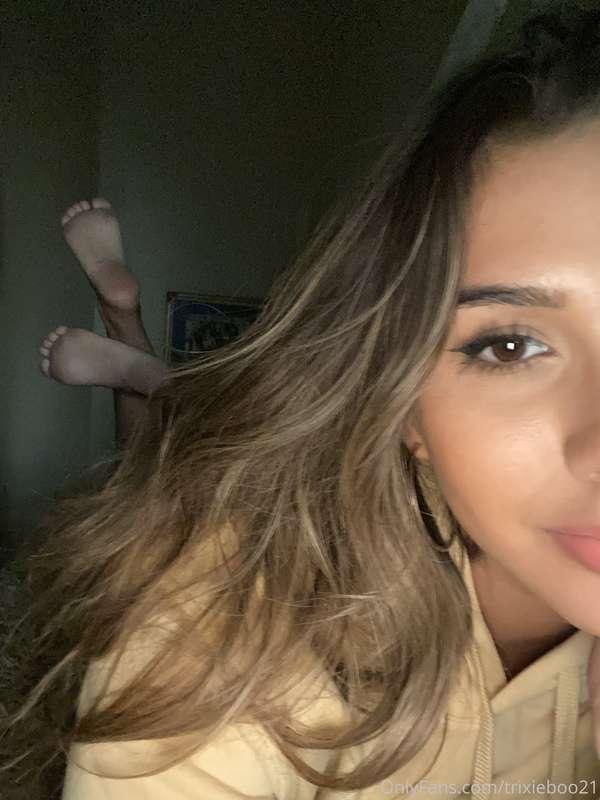 Who wants more feet pics? ☺️