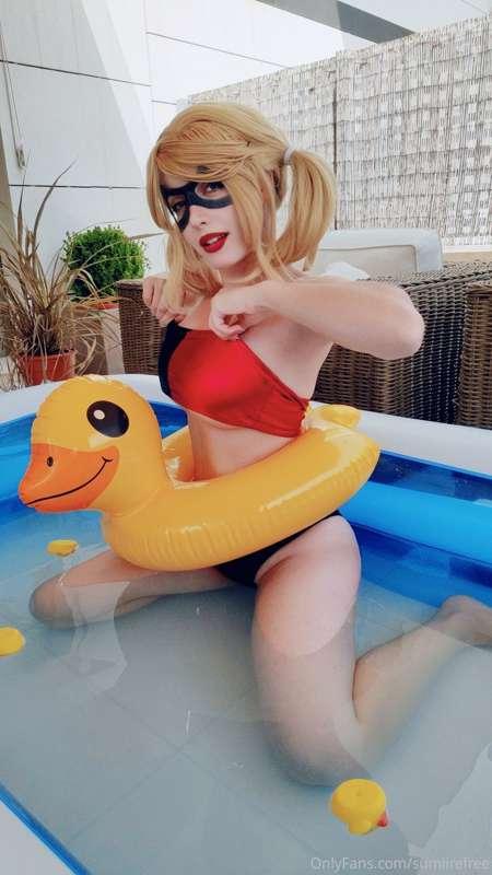 Splish splash! 🐤💦
Bikini Harley available this month on my P..