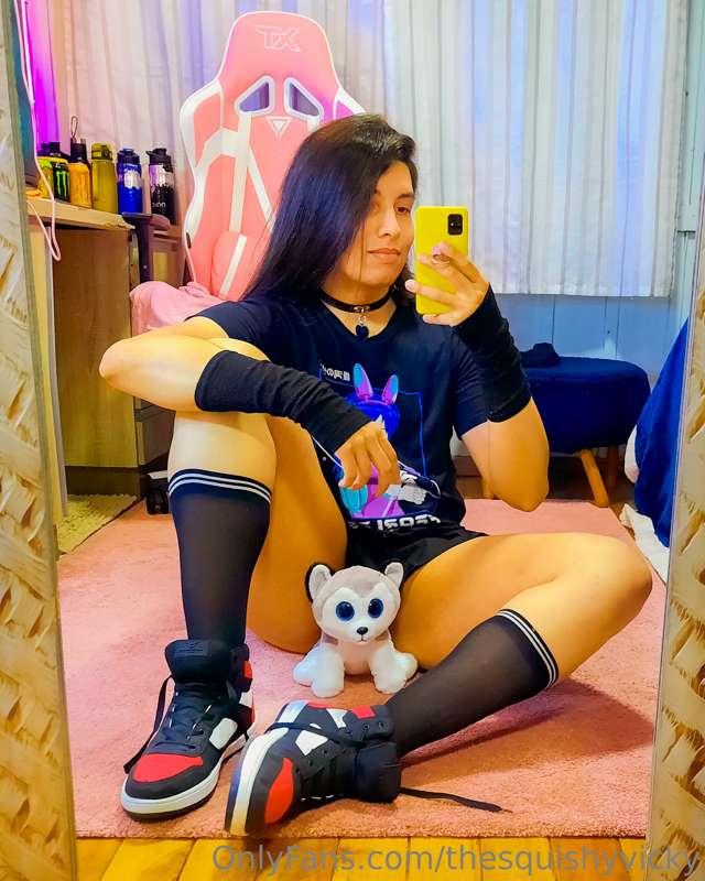 thesquishyvicky image #1