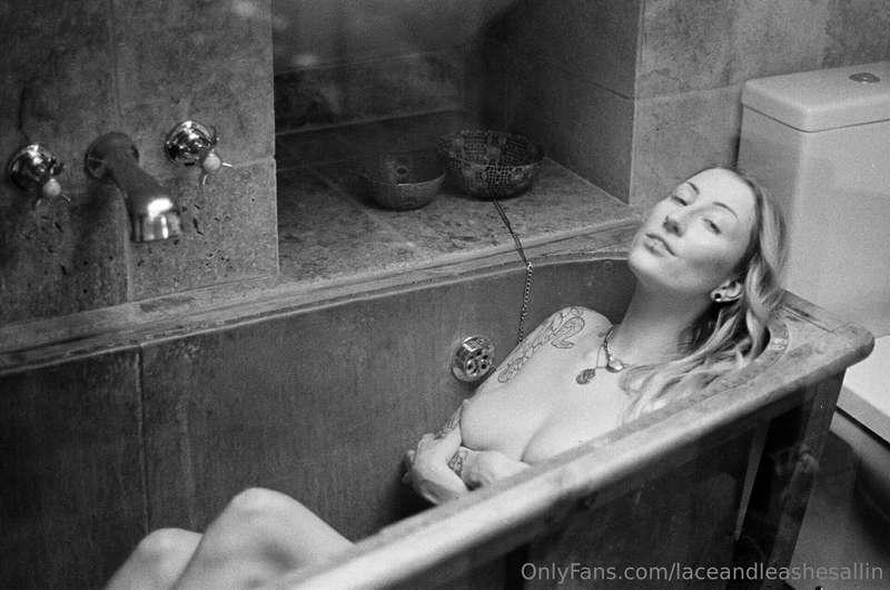 laceandleashesallin image #30