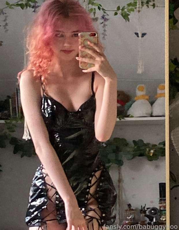 🖤🔪🖤

tags
#egirl #egirls #gothgirl #goth #gothgirls #leather #spandex #lingerie #pinkhair #altgirl #minidress #nopanties 