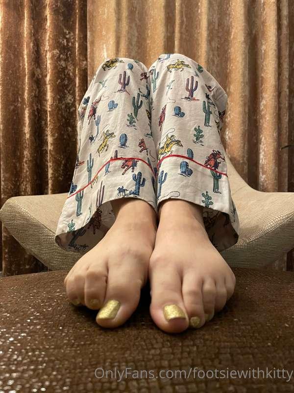 footsiewithkitty image #0