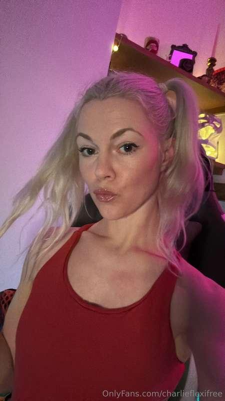 LIVE NOW! tap my profile pic to join 🥰