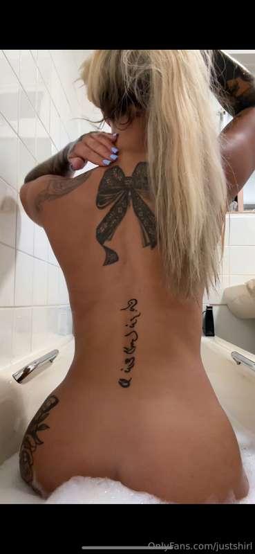 Would you scrub my back for me 🛁🛁🧽🧼