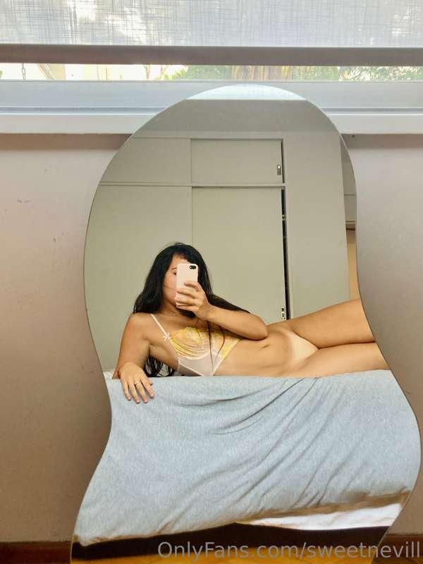 🦋sexting
💋virtual girl friend 
💕preety feet 
✨whatever u wan..