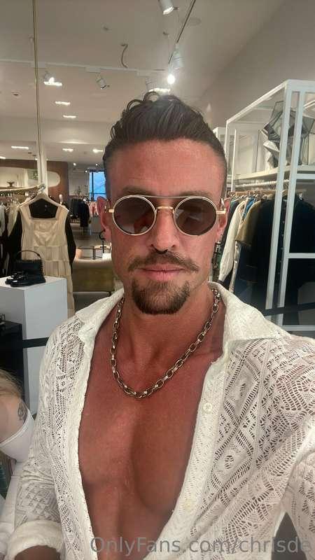 Picking up some clothes 😎