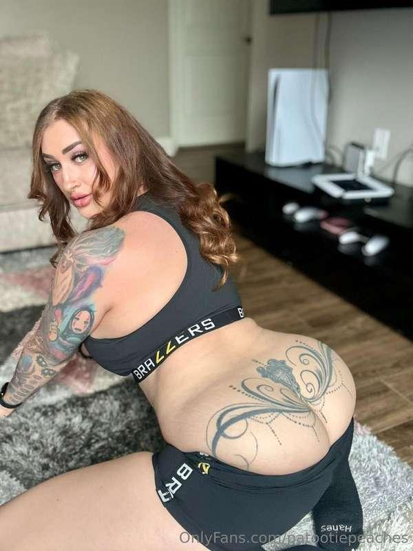 Your breakfast is served, do you want pussy or ass? 🍑🥵