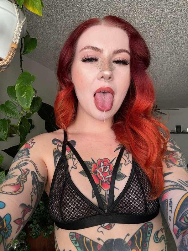 Cum right here 👅