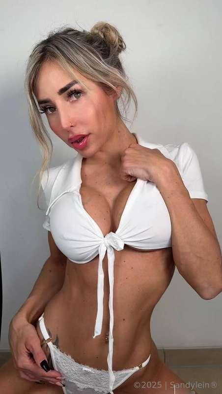 Auf meine Brüste oder meinen Hintern?🍒