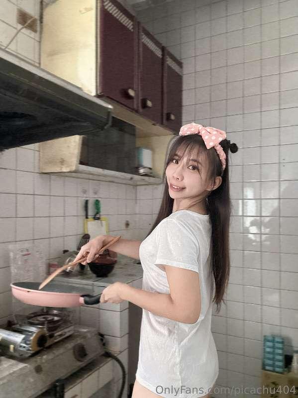 家事我都能做 而且還能可可愛愛的做 如此的小幫手 能讓你心動嗎😍