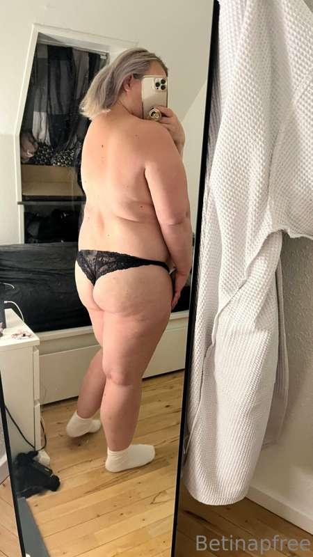 ## **12 month free trial**😱
https://onlyfans.com/action/tria..