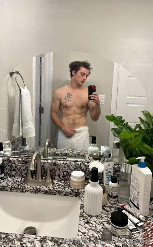 This towel won’t be on for long…😏