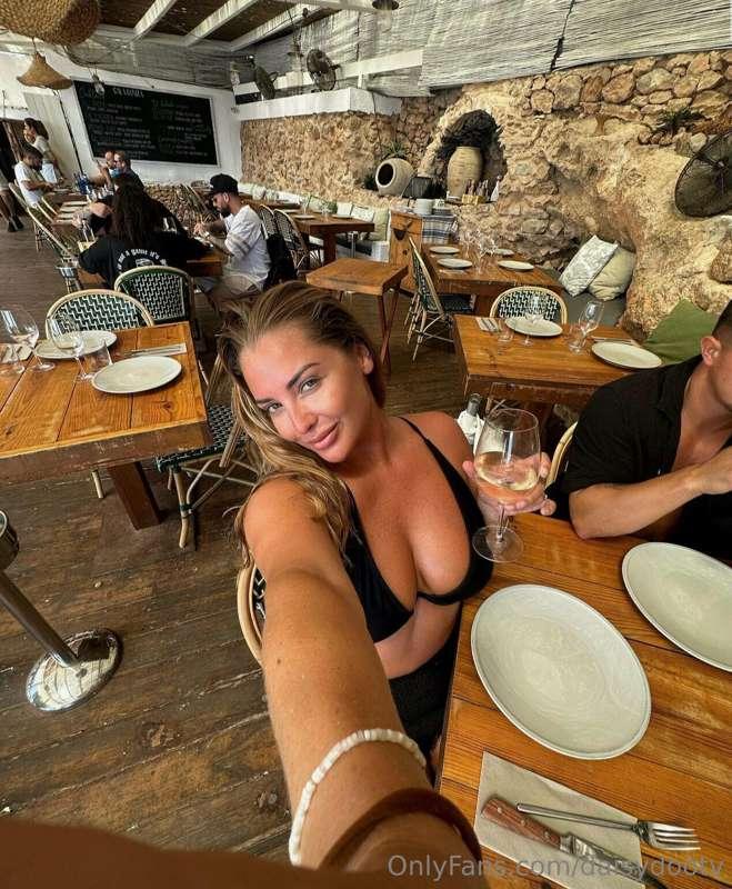 Happy Saturday! 🤗

**MAIN PAGE: @DAISYDOOXX**