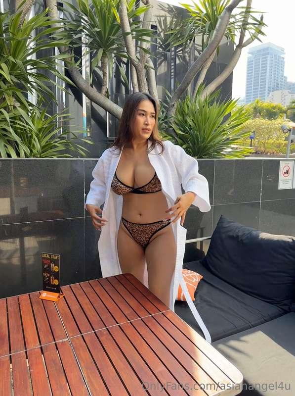 Time to drop the robe and walk around the pool to see if any..