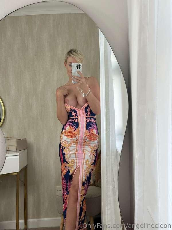 Happy Friday! Do you like my new dress? 🥰