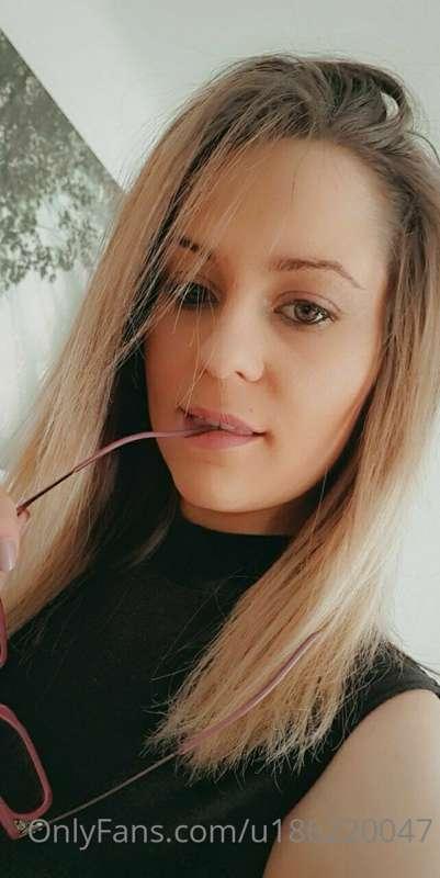 hey I posted new pictures and a video on the paid account, I..