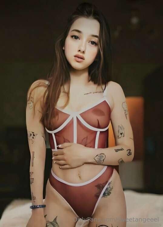 🍇 Smiley queen @mialoverr is for playing dirty truth or dare..