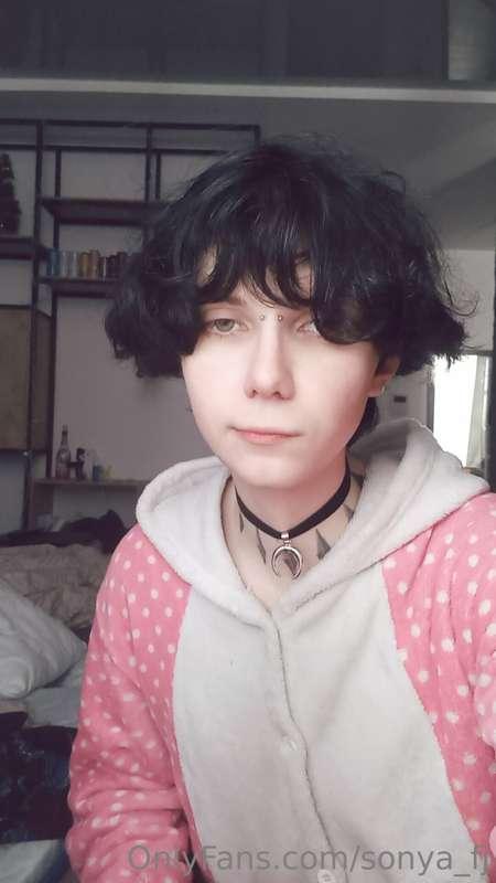 pink is kinda cute:3