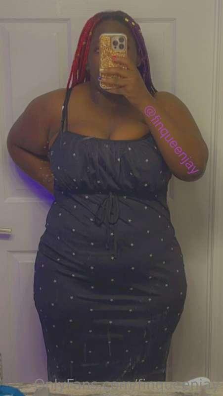Look at your Queen’s curves and tip her for her beauty 💜