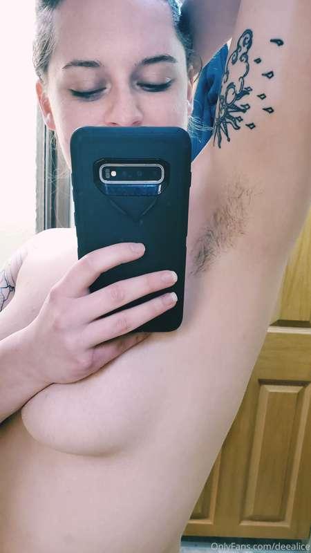 Body positivity post! 😄❤ Being all natural makes me feel con..