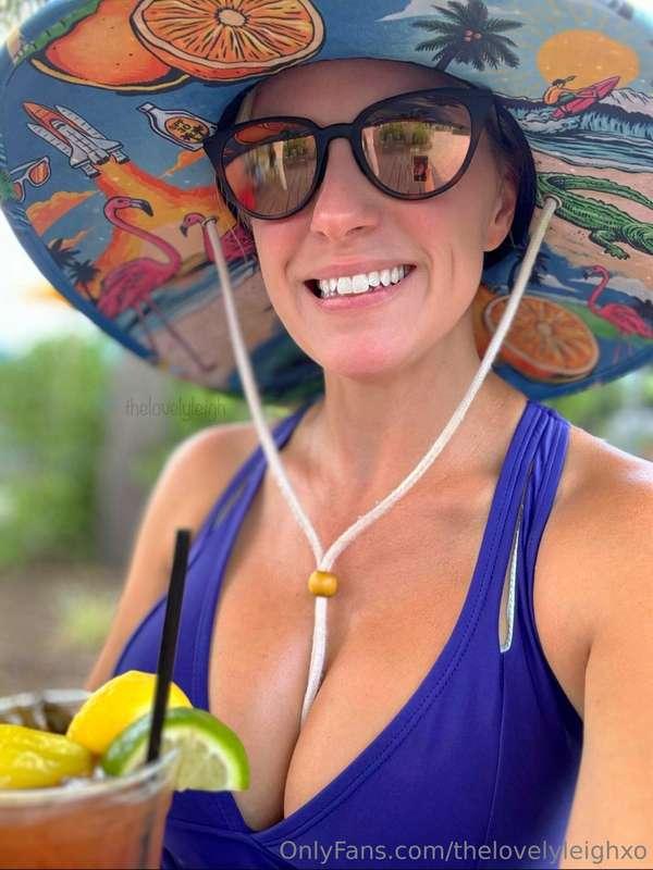 Poolside 😁🕶️