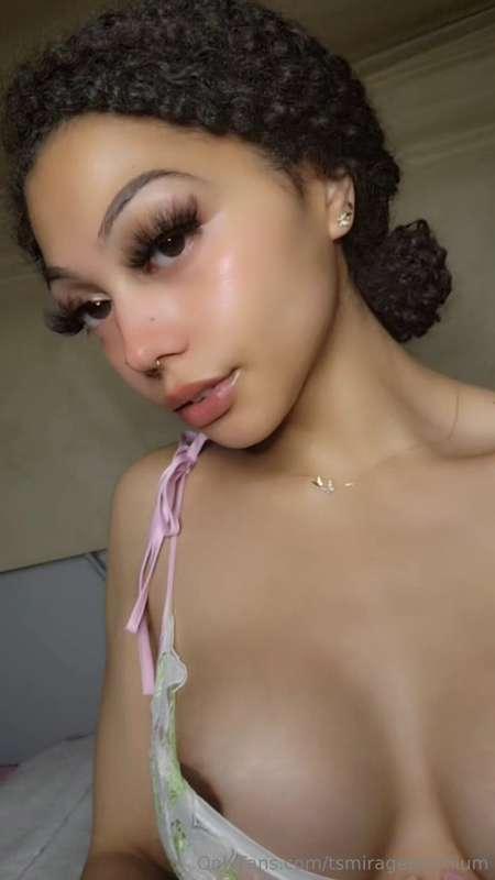 Boobs and bun. Do you like, babe? 😋