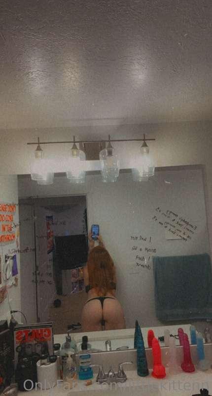 let’s take selfies in the mirror together