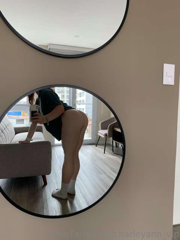 I love it when I catch you looking at me 👀🍑