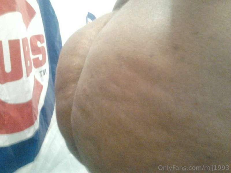 Some of my first ass pics. I was like 19