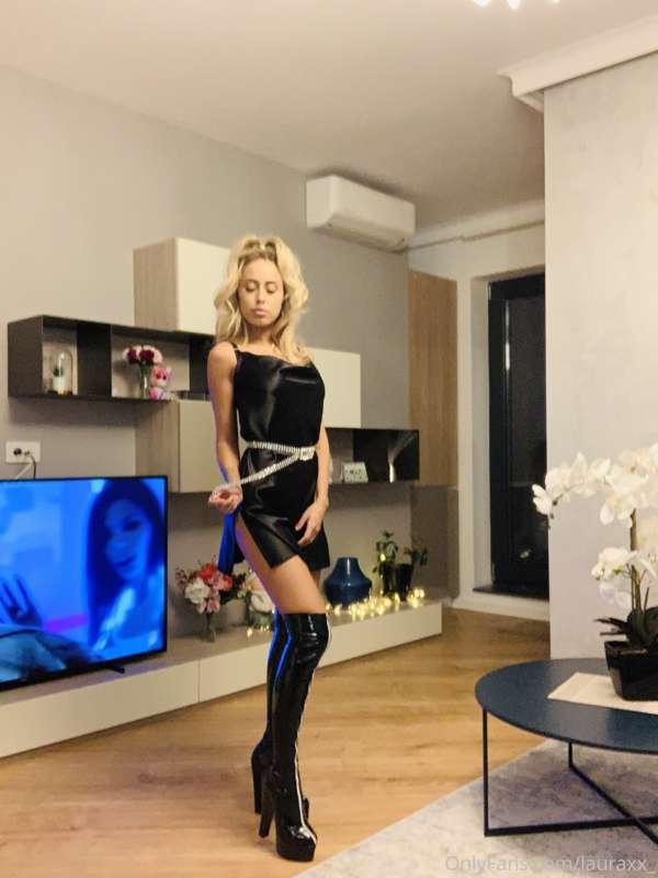 Hi there, join my vip for a lot of naughty videos and photos..