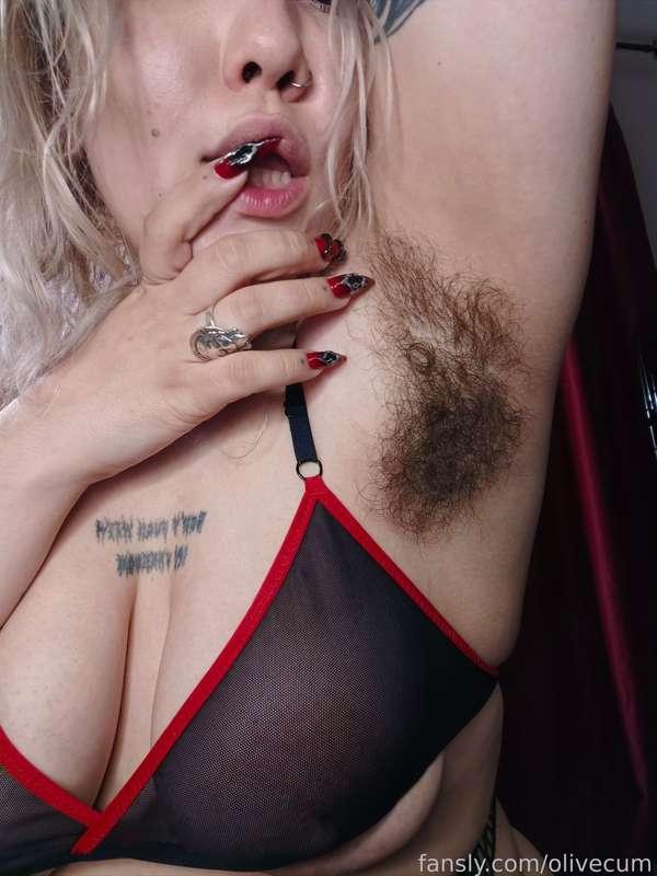 My strength and natural beauty are two integral parts of me. I love my hairy armpits! 👑🖤


#fyp #bush #alt #goth #hairy #mistress #goddess #hairyarmpits #tummy #belly