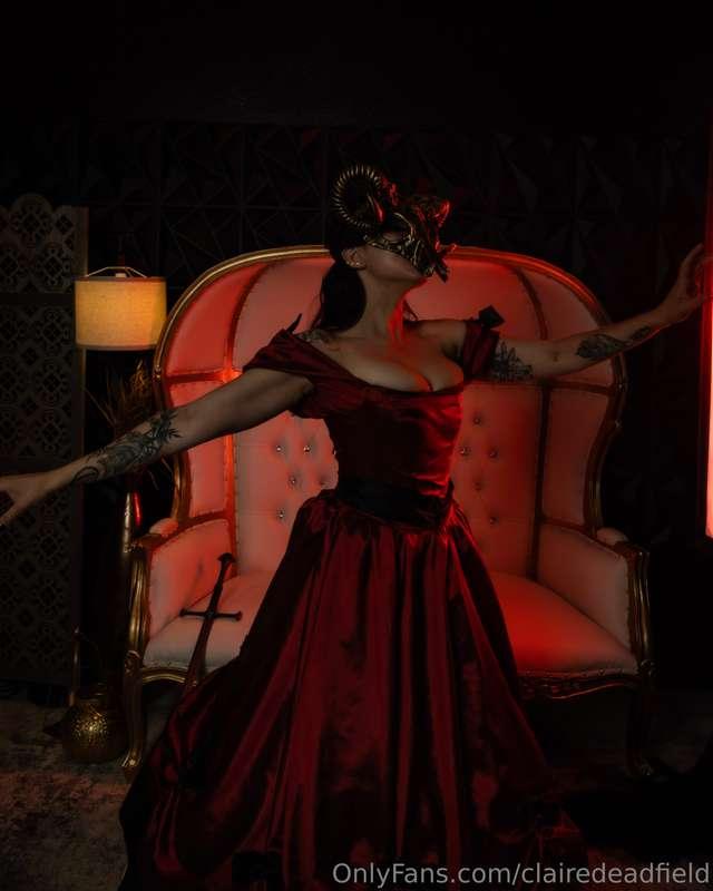 I miss this dress so much! I bought it for a photoshoot and ..